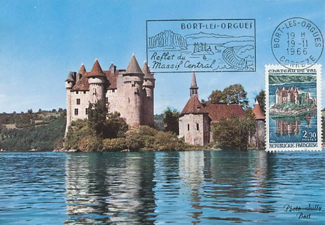 FDC du chateau de Val dominant la retenue du barrage de Bort les Orgues