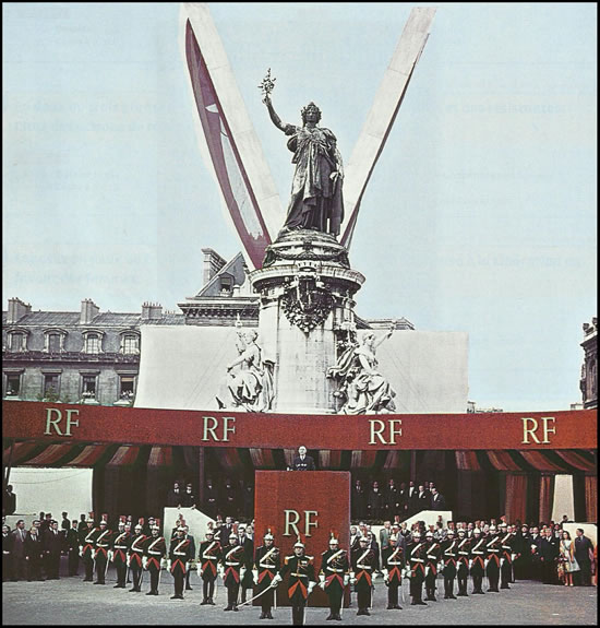 Meeting de Gaulle place de la République 4-9-58