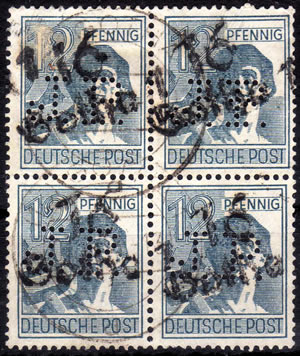 Timbres perforés avec surcharge des bezirk