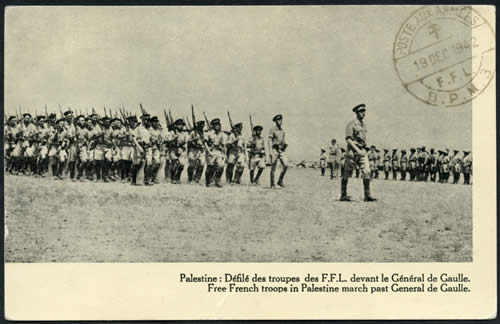 Défilé devant le général de Gaulle